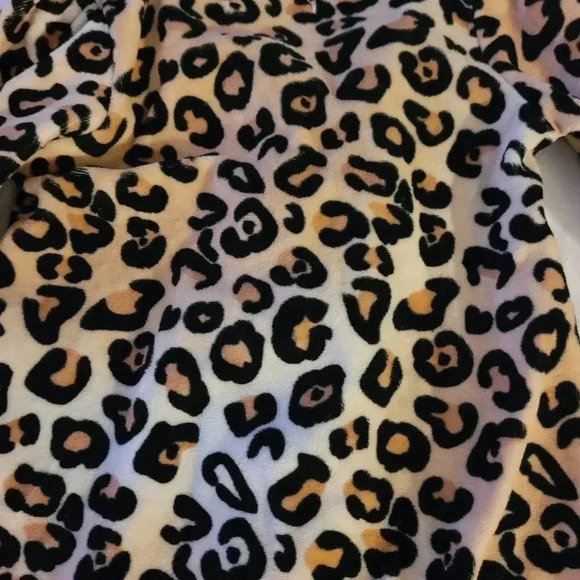 Lepord one piece outfit - Picture 5 of 5